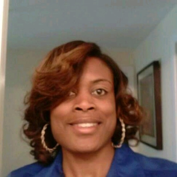 Meet your Posher, Danielle - Picture 1 of 1